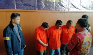 Image Credit Giffar Rivana Mulyawan/B-Universe -The police succeeded in arresting three fake Corruption Eradication Commission (KPK) officers who tried to deceive the former Regent of Rote, East Nusa Tenggara (NTT) with fake KPK files. One of the three perpetrators is an NTT Province ASN.