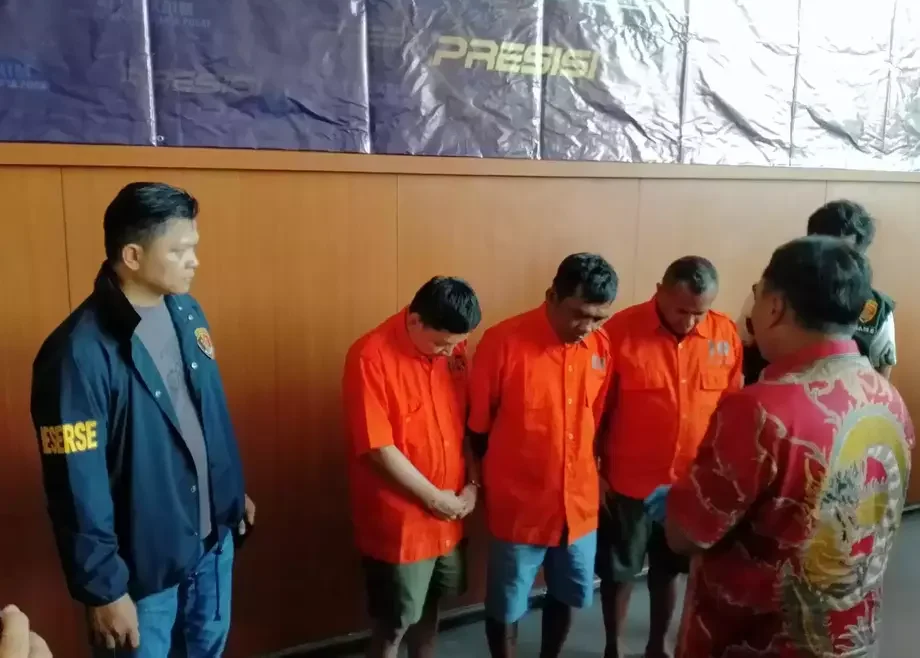 Image Credit Giffar Rivana Mulyawan/B-Universe -The police succeeded in arresting three fake Corruption Eradication Commission (KPK) officers who tried to deceive the former Regent of Rote, East Nusa Tenggara (NTT) with fake KPK files. One of the three perpetrators is an NTT Province ASN.