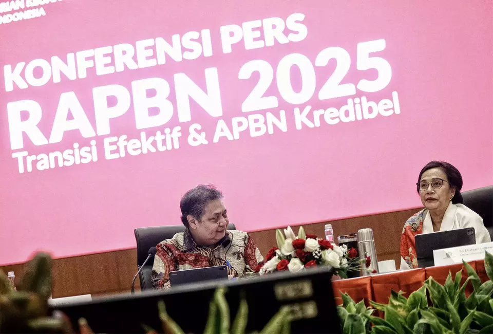 Image Credit Joanito De Saojoao/Beritasatu - Coordinating Minister for the Economy Airlangga Hartarto (left), chatting with Indonesian Minister of Finance Sri Mulyani, on the sidelines of the 2025 Draft State Budget Press Conference at the Directorate General of Taxes head office, Ministry of Finance, Jakarta, Friday, August 16, 2024.