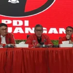 Image Credit Zhulfakar/Beritasatu - Secretary General of the PDI Perjuangan (PDIP) Hasto Kristiyanto (center) giving a statement during a press conference at the PDIP DPP office, Menteng, Central Jakarta on Thursday, November 28, 2024.