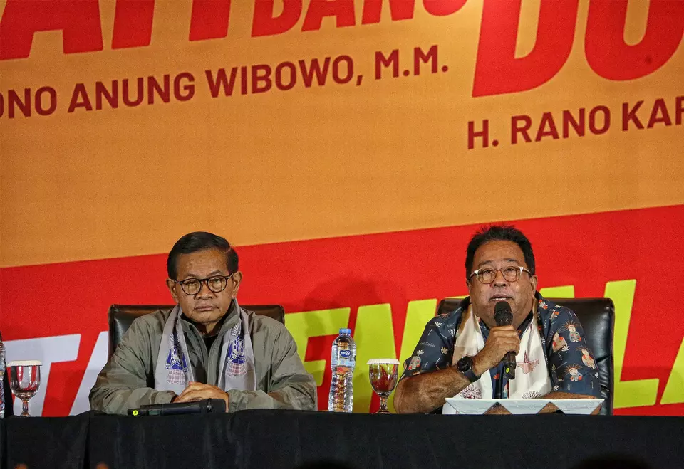 Image Credit Joanito De Saojoao/Beritastau - Candidate for Governor and Deputy Governor of DKI Jakarta number 3 Pramono Anung (left) together with Rano Karno delivering a press statement regarding the quick count results of the Regional Head Election (Pilkada) in Jakarta, Wednesday, November 27, 2024.