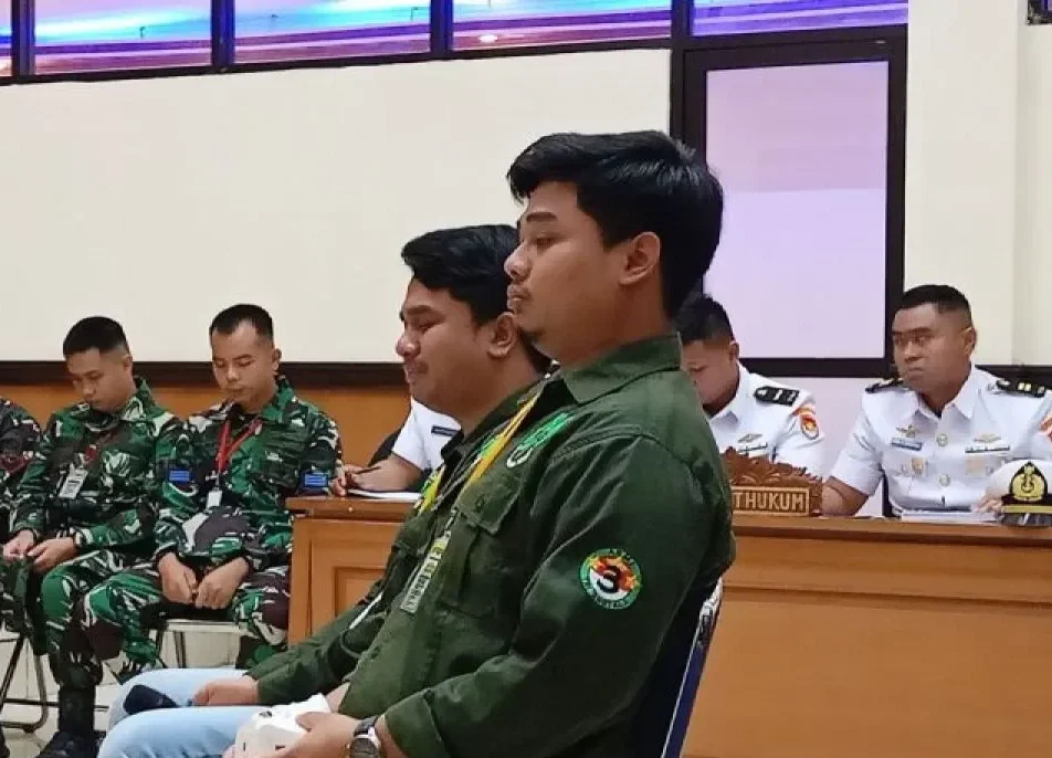 Image Credit Siti Nurhaliza/Antara - Two witnesses who were children of Ilyas Abdurrahman's car rental boss, Agam Muhammad Nasrudin and Rizky Agam Shahtra cried during a trial at Military Court II-08 Jakarta, Cakung, East Jakarta, Tuesday (2/18/2025).