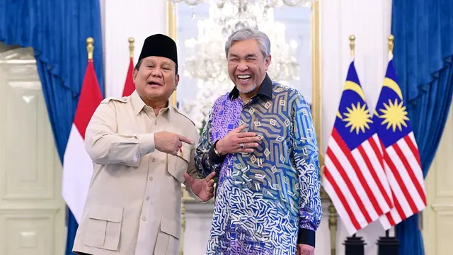 President Prabowo Subianto received a courtesy visit from Malaysian Deputy Prime Minister, Dato' Seri Ahmad Zahid bin Hamidi at the Merdeka Palace, Jakarta, Tuesday, April 22, 2025. (Photo: Muchlis Jr - Presidential Secretariat Press Bureau)