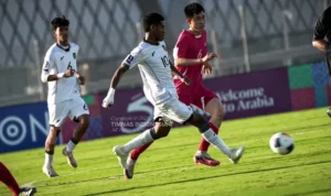 Image Credit Doc PSSI - Indonesian U-17 National Team player, Fadly Alberto (left) passes the ball shadowed by North Korean player, An Jin Sok in the quarter-final match of the 2025 U-17 Asian Cup at the King Abdullah Sports City Hall Stadium, Jeddah, Monday (14/4/2025) evening WIB.