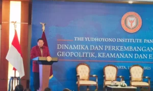 Image Credit Hendro Dahlan Situmorang/Beritasatu - The 6th President Susilo Bambang Yudhoyono (SBY) reminded President Prabowo Subianto not to overreact in responding to the import tariff policy imposed by United States President Donald Trump.