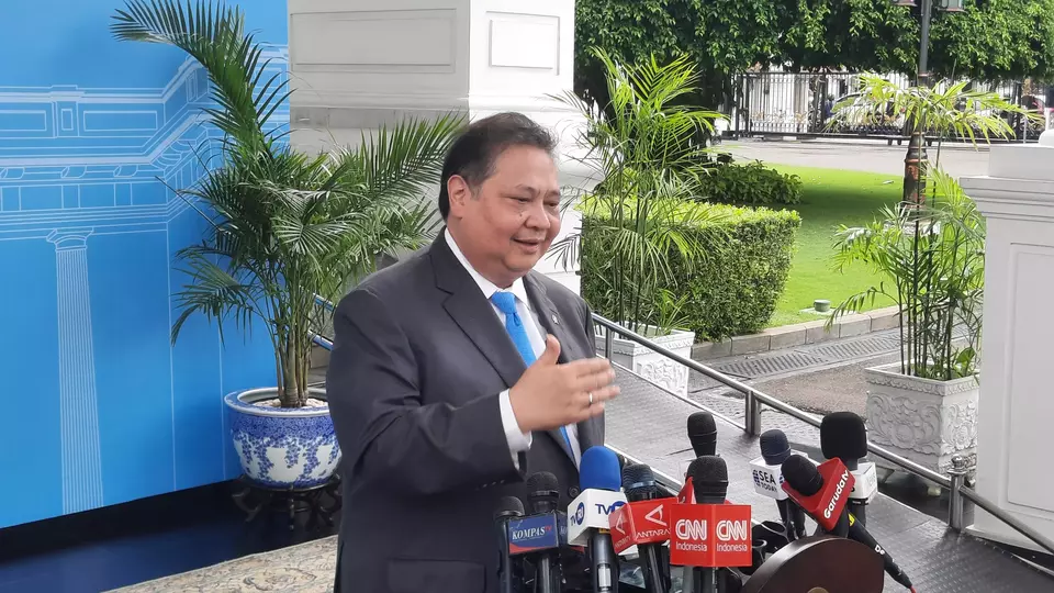 Coordinating Minister for Economic Affairs Airlangga Hartarto revealed that President Prabowo formed three new task forces to deal with global pressures, ranging from Trump's import tariffs, threats of layoffs, to deregulation to strengthen the investment climate. (Beritasatu/Celvin Moniaga Sipahutar)