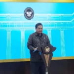 Coordinating Minister for Economic Affairs Airlangga Hartarto in a press conference at the Presidential Palace, Jakarta, Monday, April 28, 2025. (Beritasatu/Celvin Sipahutar)