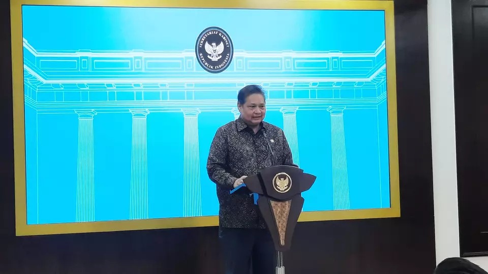 Coordinating Minister for Economic Affairs Airlangga Hartarto in a press conference at the Presidential Palace, Jakarta, Monday, April 28, 2025. (Beritasatu/Celvin Sipahutar)