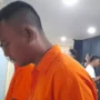 Heru Budiman, the suspect in the burning of a boy named MA (4) to death in Kresek Village, Rawa Burung Village, Kosambi District, Tangerang Regency, Banten on Sunday (27/4/2025). (Beritasatu/Ilham Oktafian)