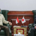 Defense Minister Sjafrie Sjamsoeddin (left) receives a visit from the Chief of Staff of the Japanese Self-Defense Forces General Yoshida Yoshihide at the Defense Ministry Office, Central Jakarta, Friday (4/25/2025). (Humas Media Menhan Sjafrie)