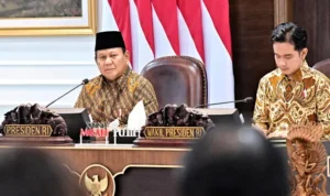 President Prabowo Subianto accompanied by Vice President Gibran Rakabuming Raka led the first meeting of the Red and White Cabinet at the Palace, Jakarta, Wednesday (10/23/2024). (Photo: Presidential Secretariat Press Bureau)