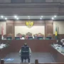 The Corruption Court Judge asked Zarof Ricar to prove that the money of almost Rp 1 trillion and 51 kilograms (kg) of gold from the mining business were not the result of corruption while serving at the Supreme Court. (Beritasatu/Basudiwa Supraja Sangga B)